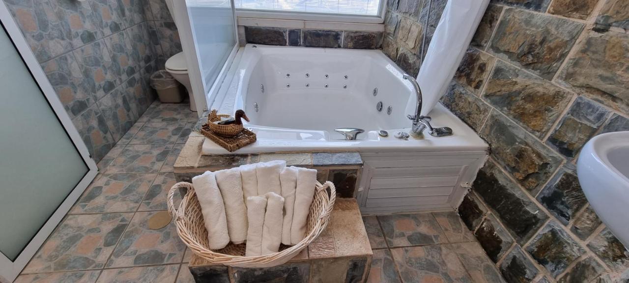 Sanabl Druze Hospitality Bed & Breakfast Ein Kinya Exterior photo